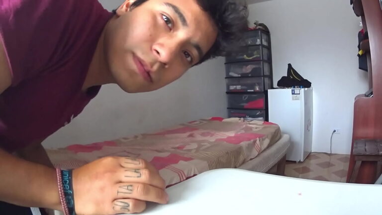 Pendejo en su primera vez haciendo cámara oculta 17 Pendejo en su primera vez haciendo cámara oculta