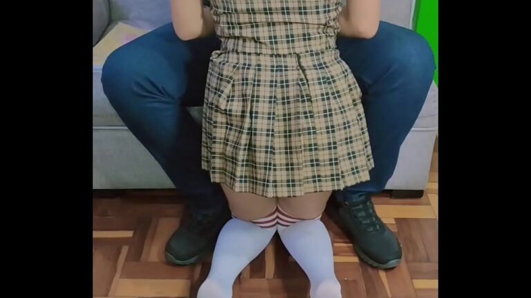 Mi hijastra tiene malas notas en le colegio le castigo con la pinga