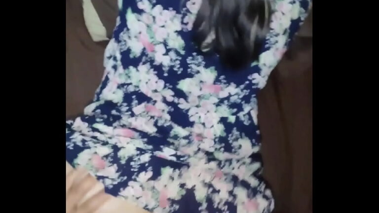 Cachando con mi hermosa cholita en falda corta
